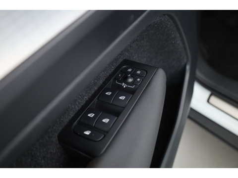 Volvo XC40 1.5 T5 Recharge R-Design | Prijs rijklaar | Trekhaak | Adap. cruise | Blis | Elek. Stoelen | Camera |