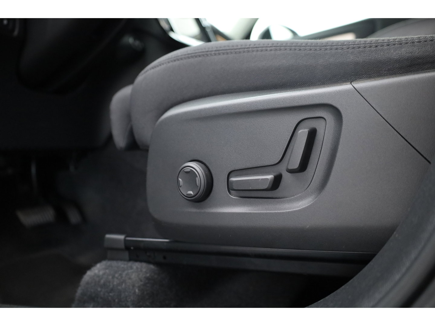 Volvo XC40 1.5 T5 Recharge R-Design | Prijs rijklaar | Trekhaak | Adap. cruise | Blis | Elek. Stoelen | Camera |
