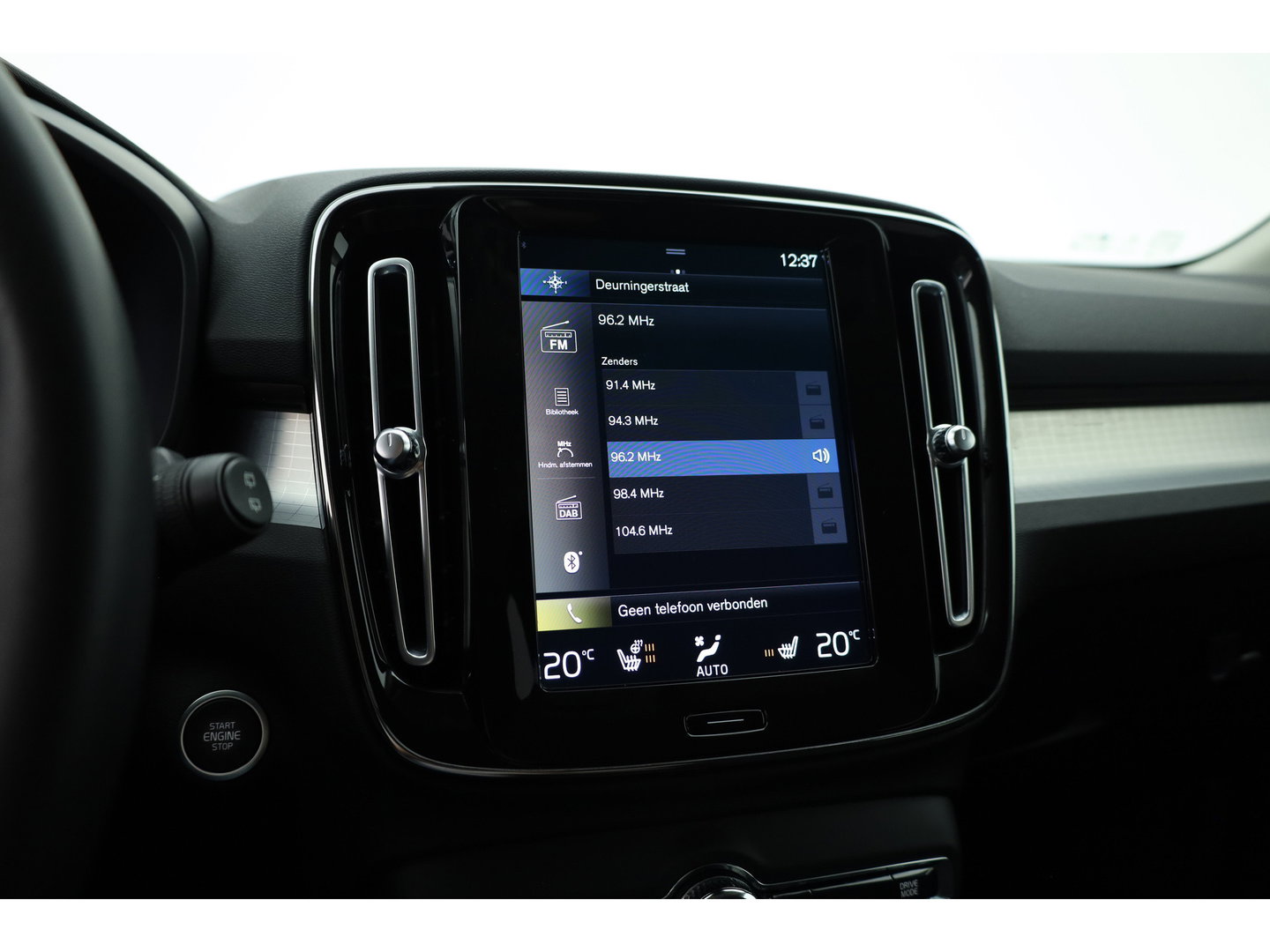 Volvo XC40 1.5 T5 Recharge R-Design | Prijs rijklaar | Trekhaak | Adap. cruise | Blis | Elek. Stoelen | Camera |