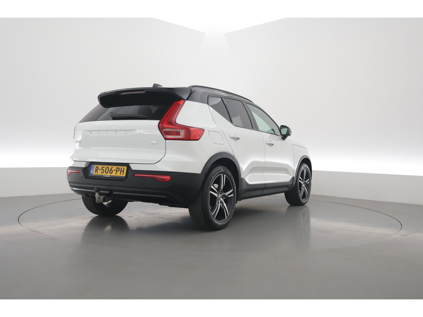 Volvo XC40 1.5 T5 Recharge R-Design | Prijs rijklaar | Trekhaak | Adap. cruise | Blis | Elek. Stoelen | Camera |