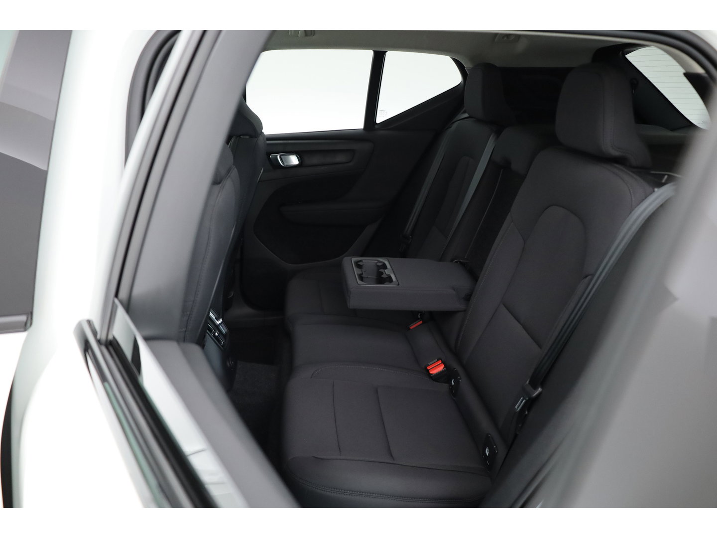 Volvo XC40 1.5 T5 Recharge R-Design | Prijs rijklaar | Trekhaak | Adap. cruise | Blis | Elek. Stoelen | Camera |
