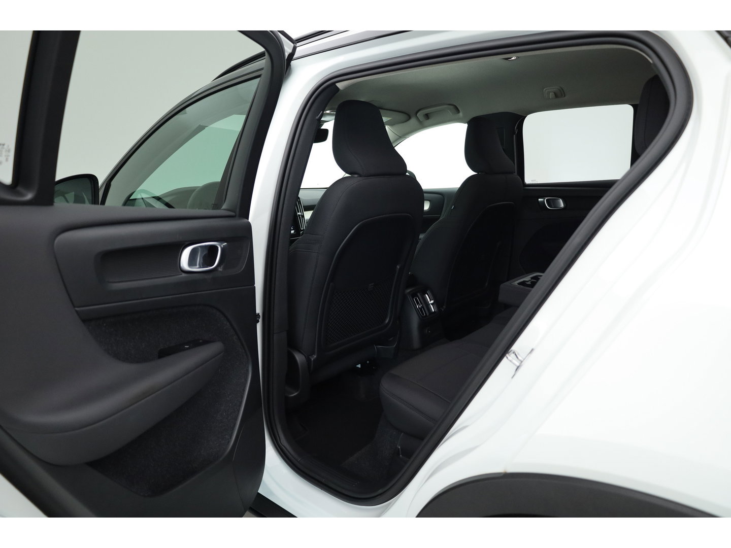 Volvo XC40 1.5 T5 Recharge R-Design | Prijs rijklaar | Trekhaak | Adap. cruise | Blis | Elek. Stoelen | Camera |