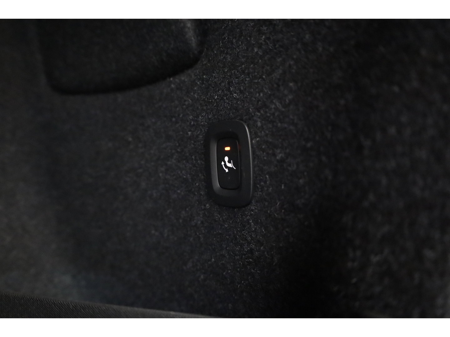 Volvo XC40 1.5 T5 Recharge R-Design | Prijs rijklaar | Trekhaak | Adap. cruise | Blis | Elek. Stoelen | Camera |