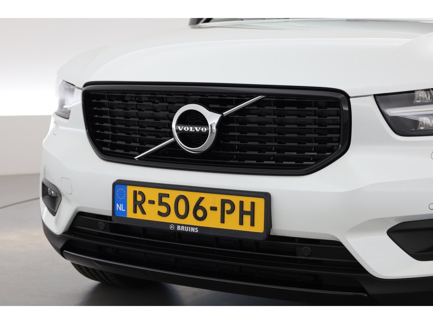 Volvo XC40 1.5 T5 Recharge R-Design | Prijs rijklaar | Trekhaak | Adap. cruise | Blis | Elek. Stoelen | Camera |
