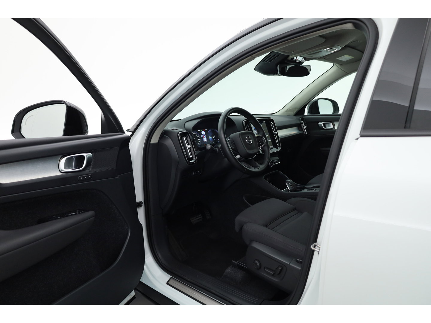 Volvo XC40 1.5 T5 Recharge R-Design | Prijs rijklaar | Trekhaak | Adap. cruise | Blis | Elek. Stoelen | Camera |