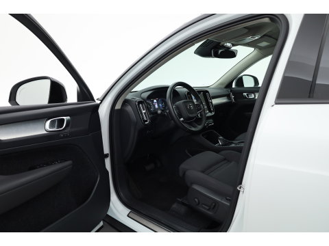 Volvo XC40 1.5 T5 Recharge R-Design | Prijs rijklaar | Trekhaak | Adap. cruise | Blis | Elek. Stoelen | Camera |