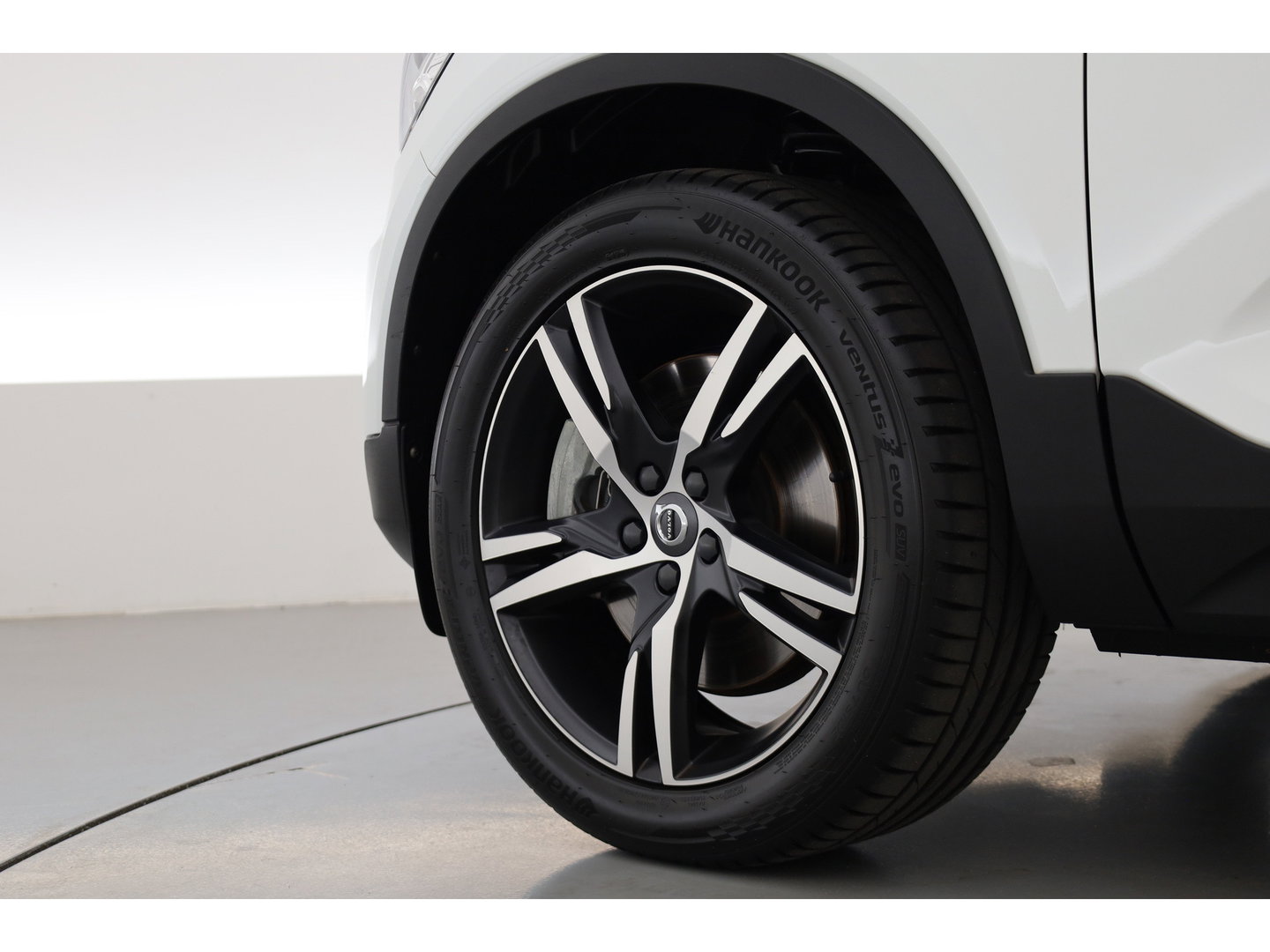 Volvo XC40 1.5 T5 Recharge R-Design | Prijs rijklaar | Trekhaak | Adap. cruise | Blis | Elek. Stoelen | Camera |