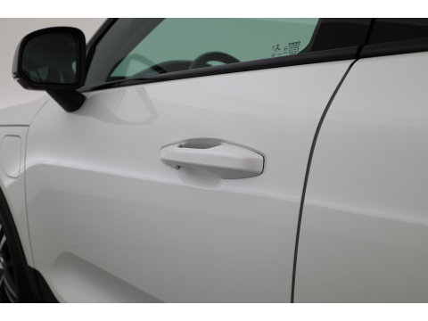 Volvo XC40 1.5 T5 Recharge R-Design | Prijs rijklaar | Trekhaak | Adap. cruise | Blis | Elek. Stoelen | Camera |