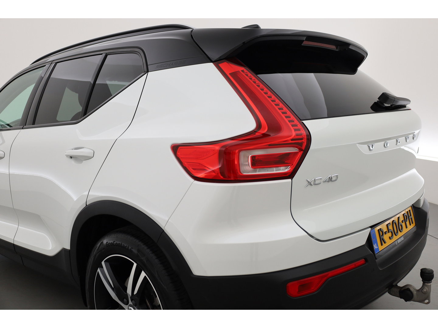Volvo XC40 1.5 T5 Recharge R-Design | Prijs rijklaar | Trekhaak | Adap. cruise | Blis | Elek. Stoelen | Camera |