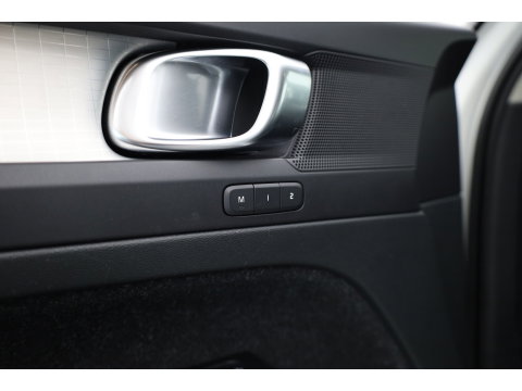 Volvo XC40 1.5 T5 Recharge R-Design | Prijs rijklaar | Trekhaak | Adap. cruise | Blis | Elek. Stoelen | Camera |