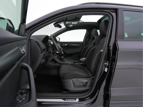 Škoda Karoq 1.5 TSI ACT Sportline Business (INCL-BTW) Aut. *PANO | DIGI-COCKPIT | FULL-LED | ADAPTIVE-CRUISE | HEATED-SPORTSEATS | TOPVIEW |  AMBIENTLIGHT | NAVI-FULLMAP | KEYLESS | DAB+ | TOWBAR | PRIVACYGLASS | 18''ALU*