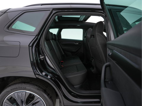 Škoda Karoq 1.5 TSI ACT Sportline Business (INCL-BTW) Aut. *PANO | DIGI-COCKPIT | FULL-LED | ADAPTIVE-CRUISE | HEATED-SPORTSEATS | TOPVIEW |  AMBIENTLIGHT | NAVI-FULLMAP | KEYLESS | DAB+ | TOWBAR | PRIVACYGLASS | 18''ALU*