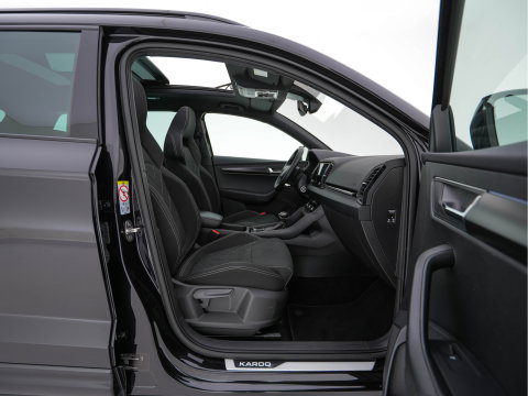 Škoda Karoq 1.5 TSI ACT Sportline Business (INCL-BTW) Aut. *PANO | DIGI-COCKPIT | FULL-LED | ADAPTIVE-CRUISE | HEATED-SPORTSEATS | TOPVIEW |  AMBIENTLIGHT | NAVI-FULLMAP | KEYLESS | DAB+ | TOWBAR | PRIVACYGLASS | 18''ALU*