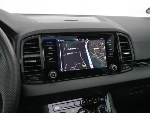 Škoda Karoq 1.5 TSI ACT Sportline Business (INCL-BTW) Aut. *PANO | DIGI-COCKPIT | FULL-LED | ADAPTIVE-CRUISE | HEATED-SPORTSEATS | TOPVIEW |  AMBIENTLIGHT | NAVI-FULLMAP | KEYLESS | DAB+ | TOWBAR | PRIVACYGLASS | 18''ALU*