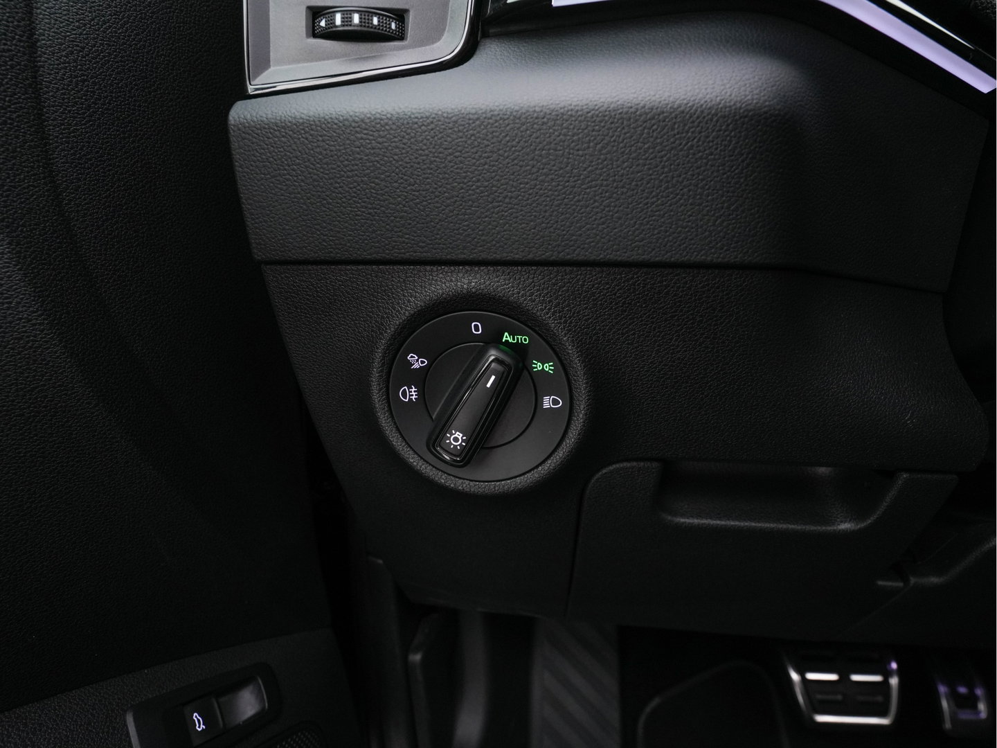 Škoda Karoq 1.5 TSI ACT Sportline Business (INCL-BTW) Aut. *PANO | DIGI-COCKPIT | FULL-LED | ADAPTIVE-CRUISE | HEATED-SPORTSEATS | TOPVIEW |  AMBIENTLIGHT | NAVI-FULLMAP | KEYLESS | DAB+ | TOWBAR | PRIVACYGLASS | 18''ALU*