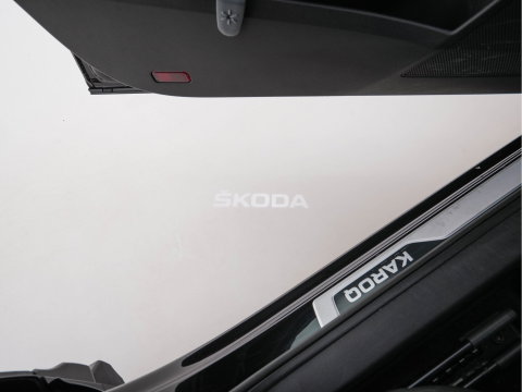 Škoda Karoq 1.5 TSI ACT Sportline Business (INCL-BTW) Aut. *PANO | DIGI-COCKPIT | FULL-LED | ADAPTIVE-CRUISE | HEATED-SPORTSEATS | TOPVIEW |  AMBIENTLIGHT | NAVI-FULLMAP | KEYLESS | DAB+ | TOWBAR | PRIVACYGLASS | 18''ALU*