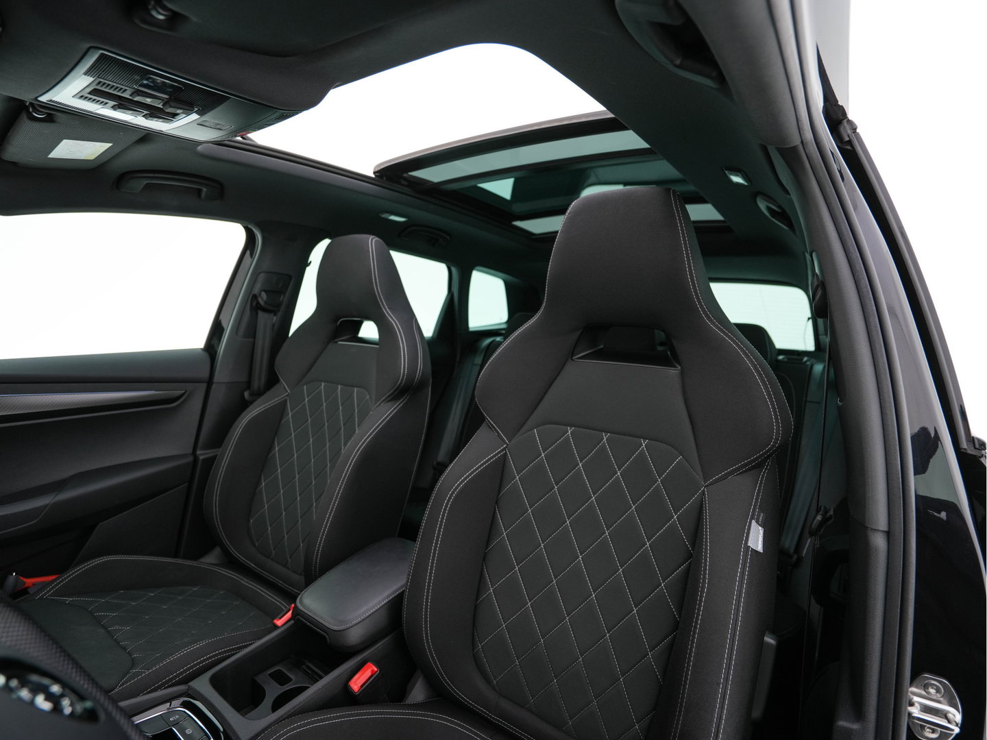 Škoda Karoq 1.5 TSI ACT Sportline Business (INCL-BTW) Aut. *PANO | DIGI-COCKPIT | FULL-LED | ADAPTIVE-CRUISE | HEATED-SPORTSEATS | TOPVIEW |  AMBIENTLIGHT | NAVI-FULLMAP | KEYLESS | DAB+ | TOWBAR | PRIVACYGLASS | 18''ALU*