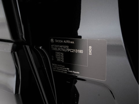Škoda Karoq 1.5 TSI ACT Sportline Business (INCL-BTW) Aut. *PANO | DIGI-COCKPIT | FULL-LED | ADAPTIVE-CRUISE | HEATED-SPORTSEATS | TOPVIEW |  AMBIENTLIGHT | NAVI-FULLMAP | KEYLESS | DAB+ | TOWBAR | PRIVACYGLASS | 18''ALU*