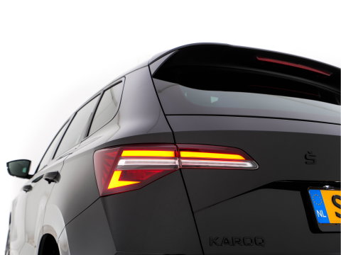 Škoda Karoq 1.5 TSI ACT Sportline Business (INCL-BTW) Aut. *PANO | DIGI-COCKPIT | FULL-LED | ADAPTIVE-CRUISE | HEATED-SPORTSEATS | TOPVIEW |  AMBIENTLIGHT | NAVI-FULLMAP | KEYLESS | DAB+ | TOWBAR | PRIVACYGLASS | 18''ALU*