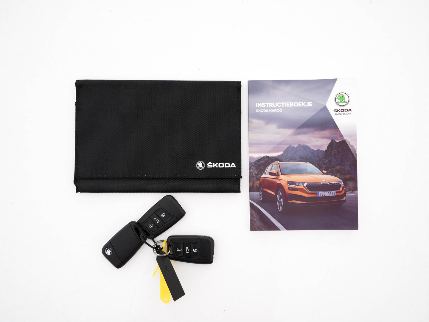 Škoda Karoq 1.5 TSI ACT Sportline Business (INCL-BTW) Aut. *PANO | DIGI-COCKPIT | FULL-LED | ADAPTIVE-CRUISE | HEATED-SPORTSEATS | TOPVIEW |  AMBIENTLIGHT | NAVI-FULLMAP | KEYLESS | DAB+ | TOWBAR | PRIVACYGLASS | 18''ALU*