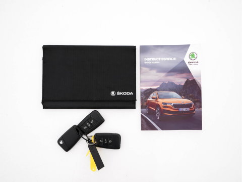 Škoda Karoq 1.5 TSI ACT Sportline Business (INCL-BTW) Aut. *PANO | DIGI-COCKPIT | FULL-LED | ADAPTIVE-CRUISE | HEATED-SPORTSEATS | TOPVIEW |  AMBIENTLIGHT | NAVI-FULLMAP | KEYLESS | DAB+ | TOWBAR | PRIVACYGLASS | 18''ALU*
