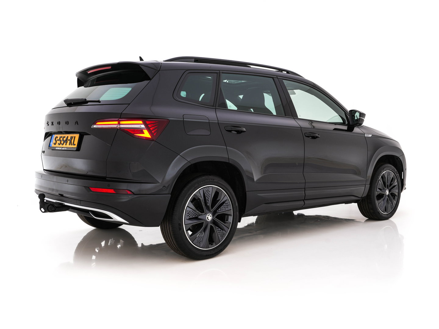 Škoda Karoq 1.5 TSI ACT Sportline Business (INCL-BTW) Aut. *PANO | DIGI-COCKPIT | FULL-LED | ADAPTIVE-CRUISE | HEATED-SPORTSEATS | TOPVIEW |  AMBIENTLIGHT | NAVI-FULLMAP | KEYLESS | DAB+ | TOWBAR | PRIVACYGLASS | 18''ALU*