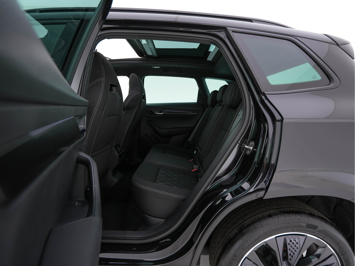 Škoda Karoq 1.5 TSI ACT Sportline Business (INCL-BTW) Aut. *PANO | DIGI-COCKPIT | FULL-LED | ADAPTIVE-CRUISE | HEATED-SPORTSEATS | TOPVIEW |  AMBIENTLIGHT | NAVI-FULLMAP | KEYLESS | DAB+ | TOWBAR | PRIVACYGLASS | 18''ALU*