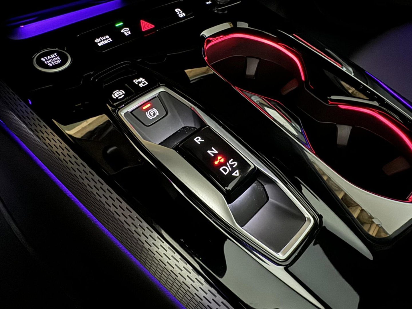 Audi A5 Avant 2.0 e-hybrid quattro S-Line Competition Pano 360° RS-Seats Passenger display
