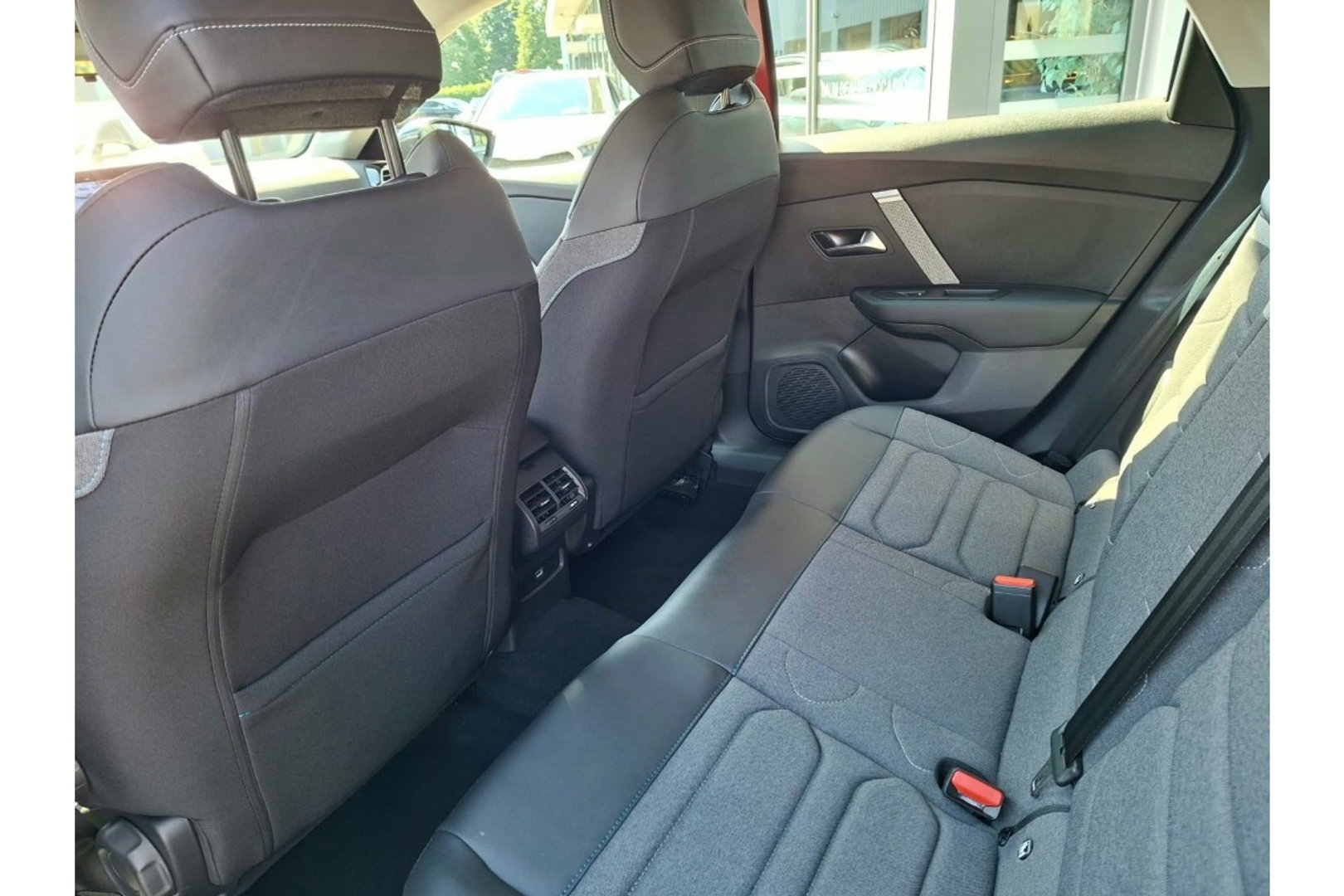 Citroën C4 1.2 PT. MAX AUTOMAAT 130PK NAVI LMV PDC-CAMERA TWO-TONE
