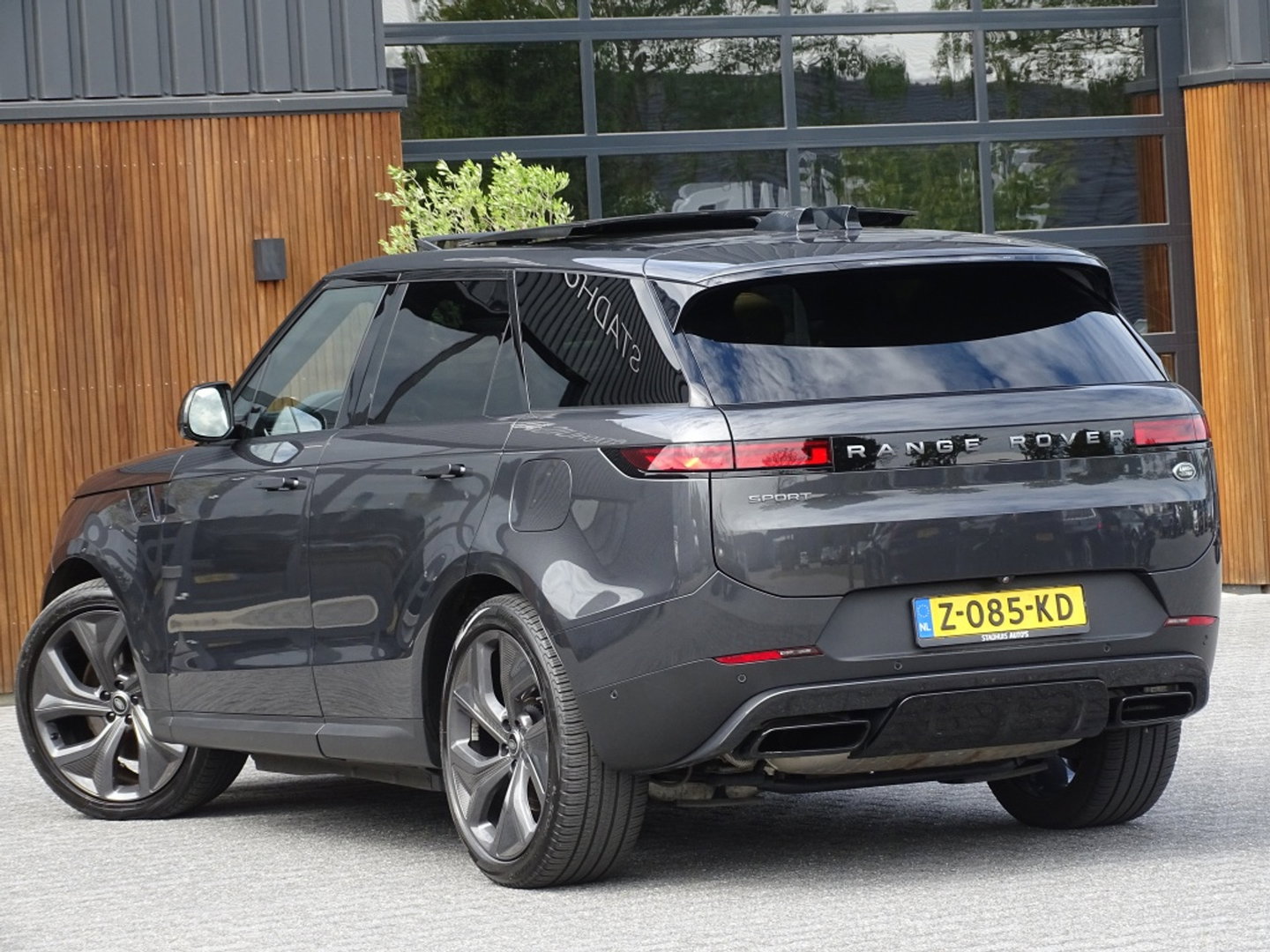 Land Rover Range Rover Sport P440e Dynamic SE / 23" Carbon / Meridian / Matrix / 2024 / 360°