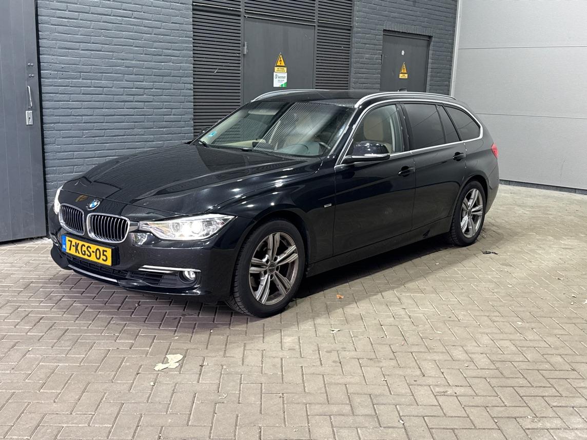 BMW 3 Serie Touring 320i Upgrade Edition | Trekhaak | Leder | Navigatie | PDC | Stoelverwarming