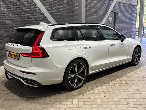 Volvo V60 2.0 T6 Twin Engine AWD R-Design | Trekhaak | Camera | 19 inch | Leder | Stoelverwarming