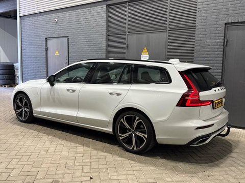Volvo V60 2.0 T6 Twin Engine AWD R-Design | Trekhaak | Camera | 19 inch | Leder | Stoelverwarming