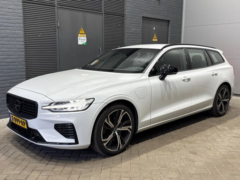 Volvo V60 2.0 T6 Twin Engine AWD R-Design | Trekhaak | Camera | 19 inch | Leder | Stoelverwarming