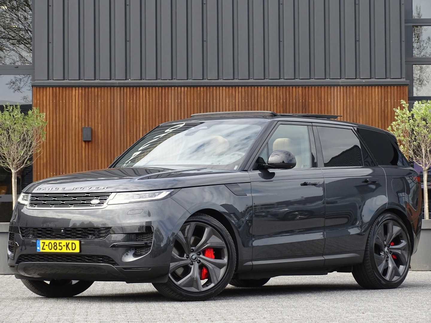 Land Rover Range Rover Sport P440e Dynamic SE / 23" Carbon / Meridian / Matrix / 2024 / 360°