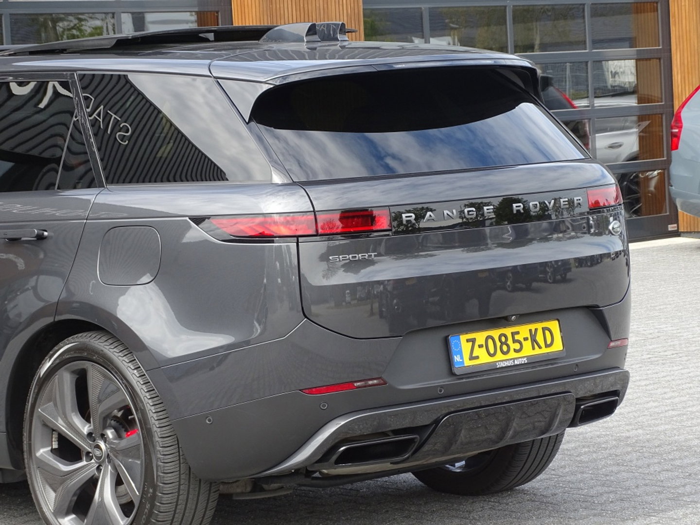 Land Rover Range Rover Sport P440e Dynamic SE / 23" Carbon / Meridian / Matrix / 2024 / 360°