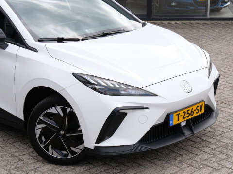 MG Mg4 electric 64kWh LONG RANGE/ NL-AUTO 1STE EIGENAAR/ SOH 95%