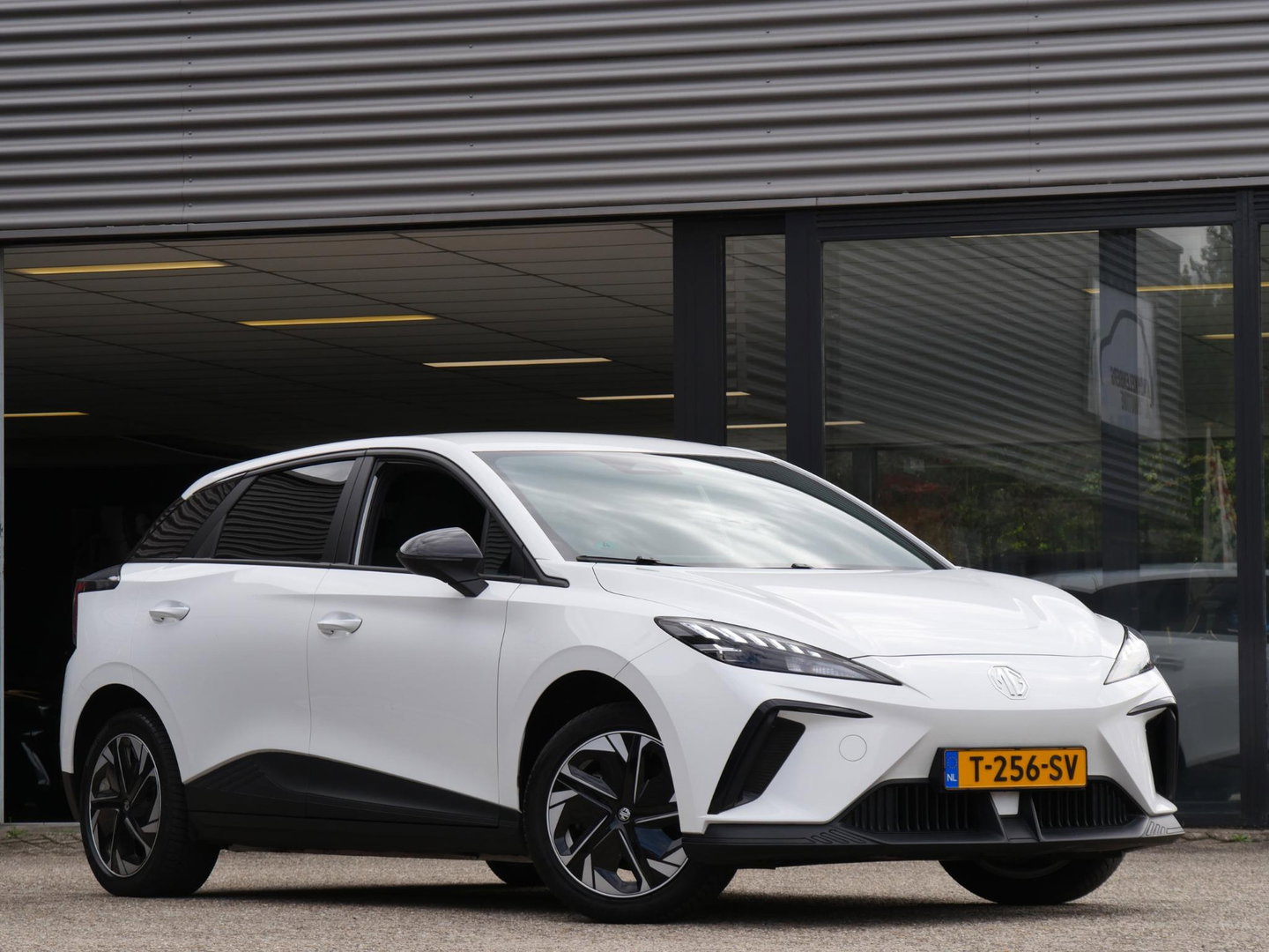 MG Mg4 electric 64kWh LONG RANGE/ NL-AUTO 1STE EIGENAAR/ SOH 95%