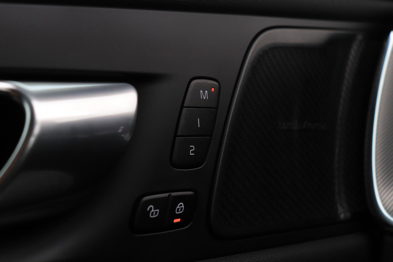 Volvo XC60 T6 Plus Black Edition | FACELIFT | Harman/Kardon | BLIS | 360° Camera | ACC | Pilot Assist | Stoel+Stuurverwarming