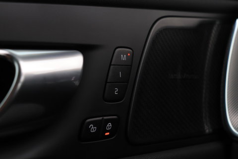 Volvo XC60 T6 Plus Black Edition | FACELIFT | Harman/Kardon | BLIS | 360° Camera | ACC | Pilot Assist | Stoel+Stuurverwarming