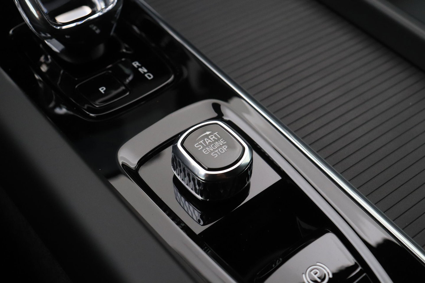 Volvo XC60 T6 Plus Black Edition | FACELIFT | Harman/Kardon | BLIS | 360° Camera | ACC | Pilot Assist | Stoel+Stuurverwarming
