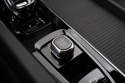 Volvo XC60 T6 Plus Black Edition | FACELIFT | Harman/Kardon | BLIS | 360° Camera | ACC | Pilot Assist | Stoel+Stuurverwarming