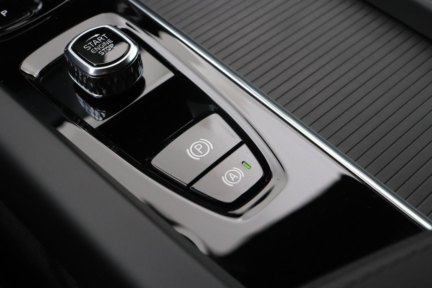 Volvo XC60 T6 Plus Black Edition | FACELIFT | Harman/Kardon | BLIS | 360° Camera | ACC | Pilot Assist | Stoel+Stuurverwarming
