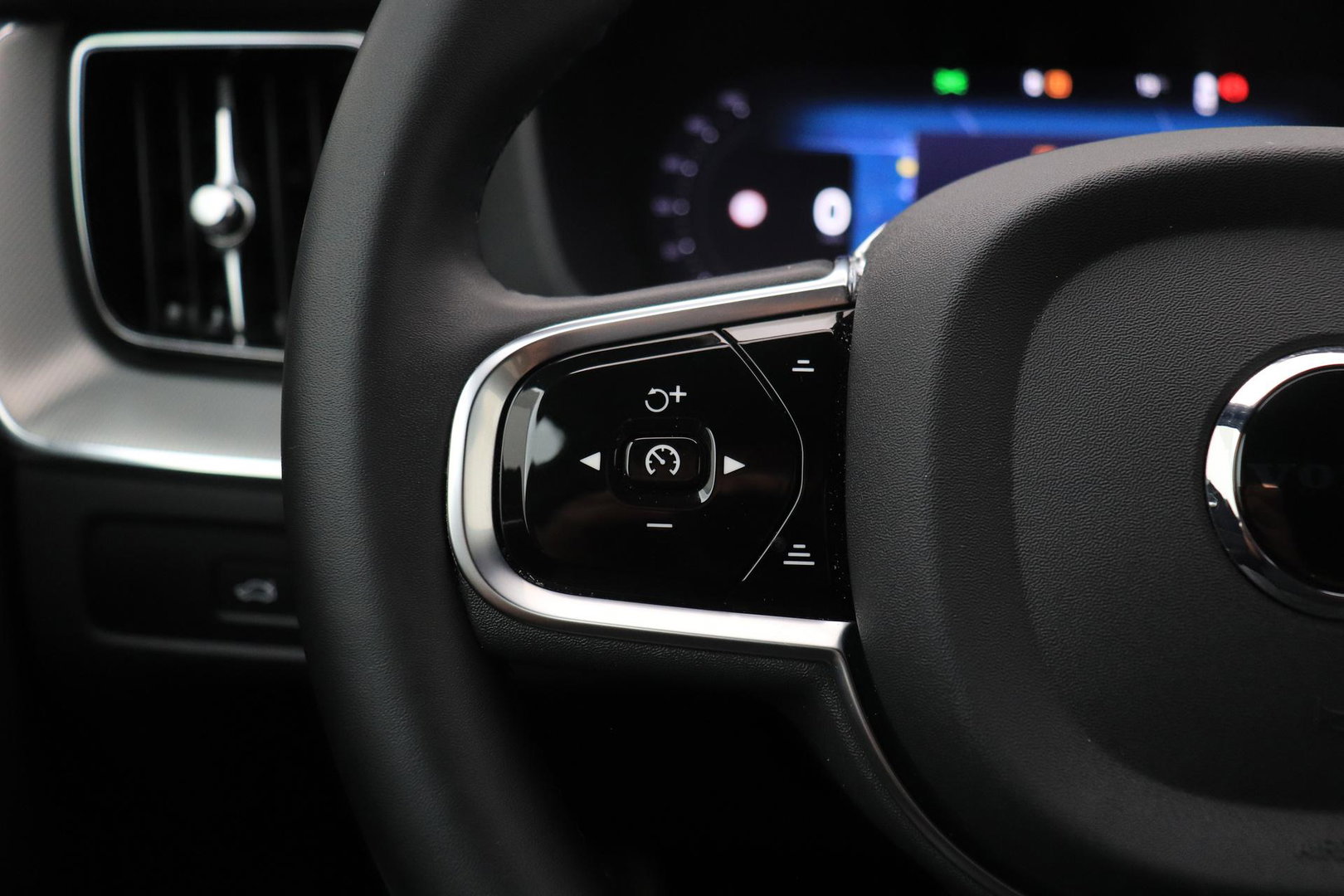 Volvo XC60 T6 Plus Black Edition | FACELIFT | Harman/Kardon | BLIS | 360° Camera | ACC | Pilot Assist | Stoel+Stuurverwarming