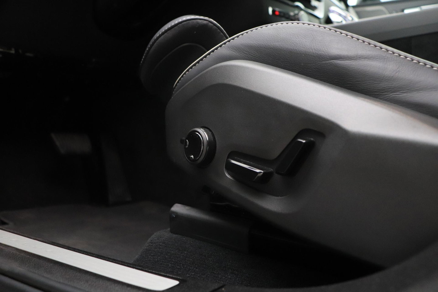Volvo XC60 T6 Plus Black Edition | FACELIFT | Harman/Kardon | BLIS | 360° Camera | ACC | Pilot Assist | Stoel+Stuurverwarming