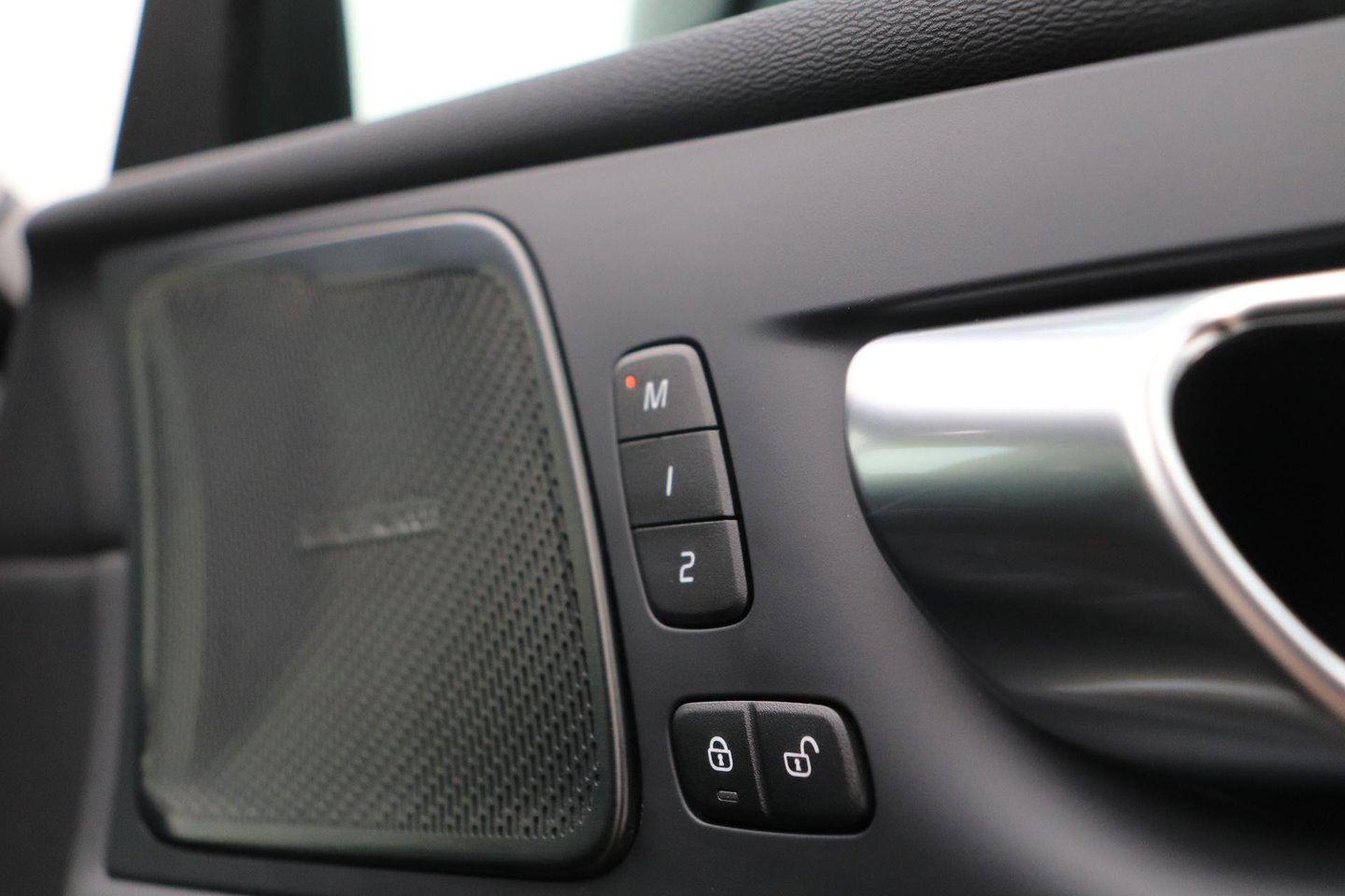 Volvo XC60 T6 Plus Black Edition | FACELIFT | Harman/Kardon | BLIS | 360° Camera | ACC | Pilot Assist | Stoel+Stuurverwarming