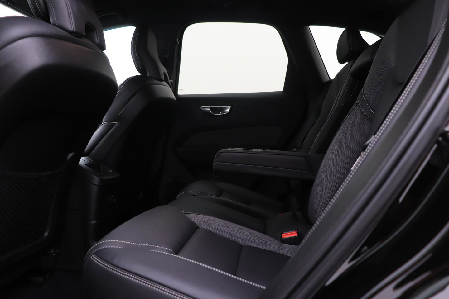 Volvo XC60 T6 Plus Black Edition | FACELIFT | Harman/Kardon | BLIS | 360° Camera | ACC | Pilot Assist | Stoel+Stuurverwarming