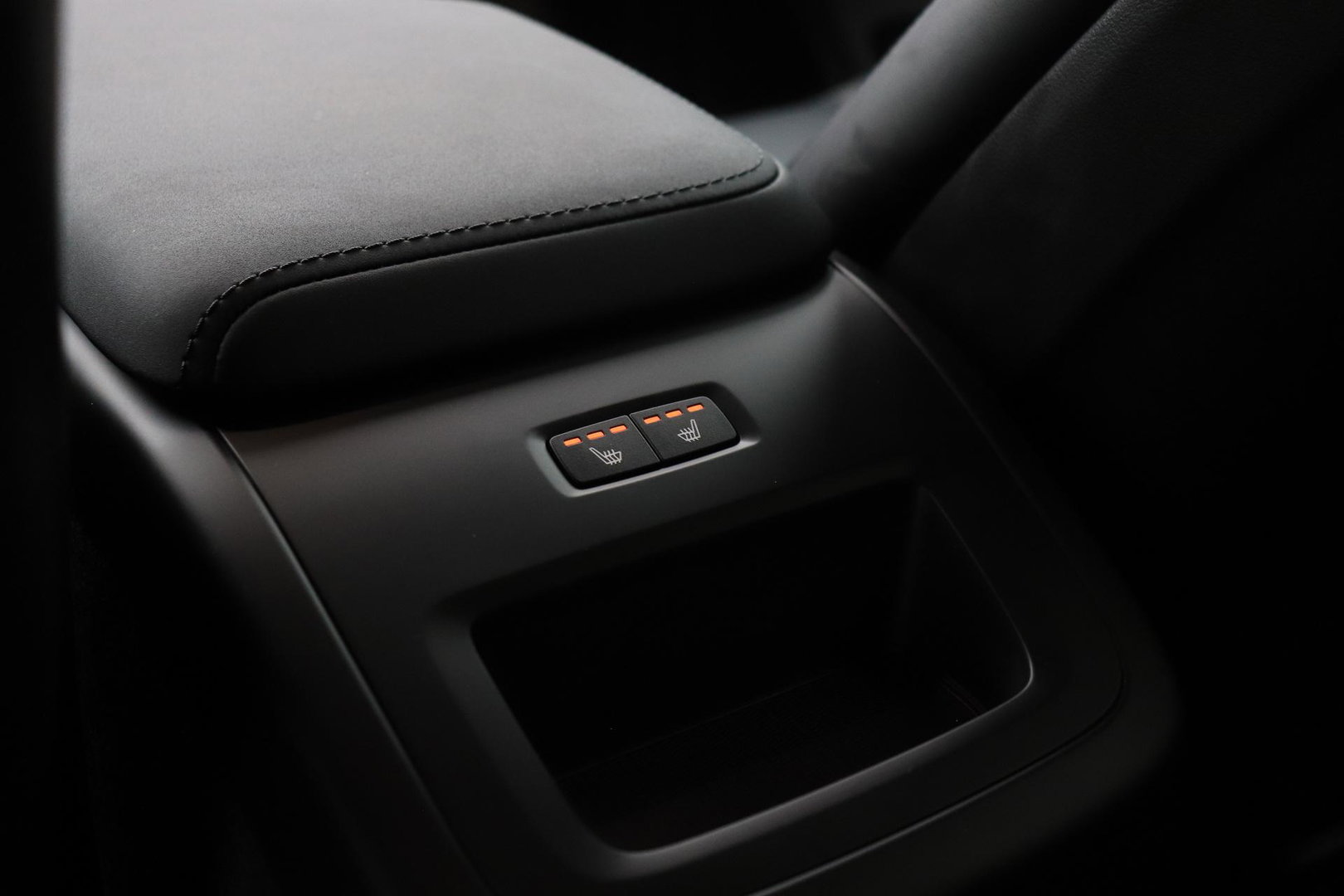 Volvo XC60 T6 Plus Black Edition | FACELIFT | Harman/Kardon | BLIS | 360° Camera | ACC | Pilot Assist | Stoel+Stuurverwarming