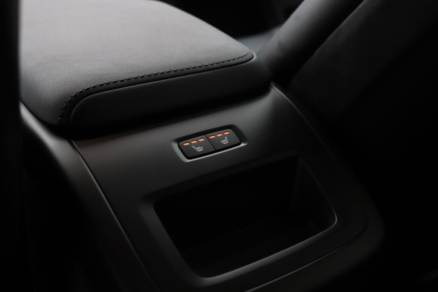 Volvo XC60 T6 Plus Black Edition | FACELIFT | Harman/Kardon | BLIS | 360° Camera | ACC | Pilot Assist | Stoel+Stuurverwarming