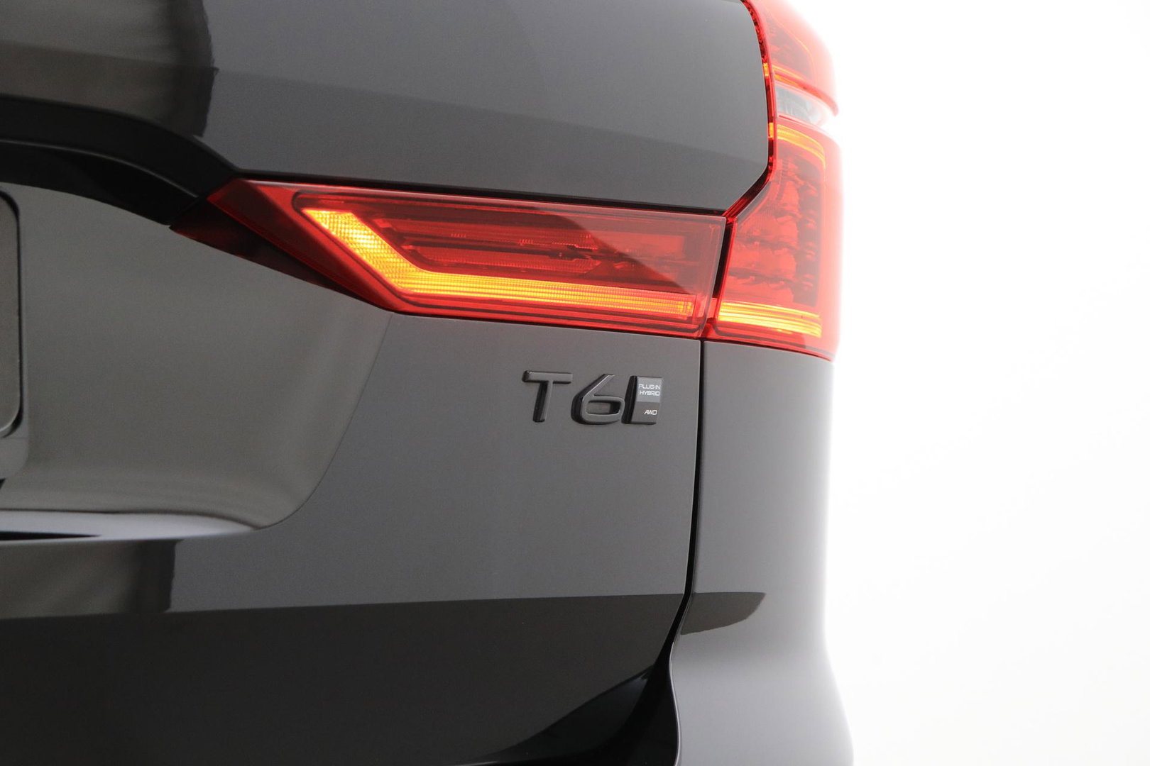 Volvo XC60 T6 Plus Black Edition | FACELIFT | Harman/Kardon | BLIS | 360° Camera | ACC | Pilot Assist | Stoel+Stuurverwarming